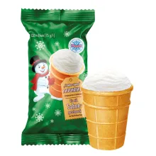 Eis mit Sahnegeschmack im Waffelbecher Eis mit Sahnegeschmack im Waffelbecher