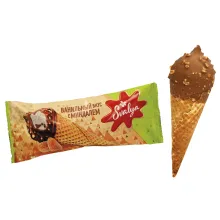 Eis mit Vanillegeschmack im Waffelhörnch..