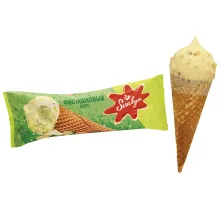 Eis mit Pistaziengeschmack im Waffelhörn.. Eis mit Pistaziengeschmack im Waffelhörn..