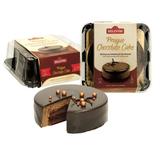 Chocolate Prague Cake Schichttorte aus 46,2% Schoko-Sahne-Creme, 21,9% kakaohaltigen Tortenböden und 19,5% Creme mit Schokogeschmack, überzogen mit 8% Milchschokoladenglasur, dekoriert mit Zuckerdekorperlen und Schokoladendekor, tiefgefroren.
