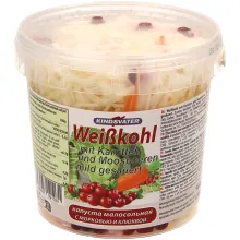 Weißkohl mit Karotten und Moosbeeren, mi.. Weißkohl mit Karotten und Moosbeeren, mi..