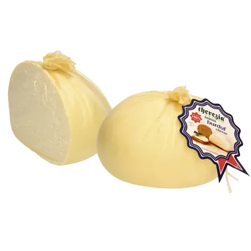 Traditioneller rumänischer Käse Branza de Burduf aus Käse aus Kuhmilch und Käse aus Schafmilch, Fettstufe.