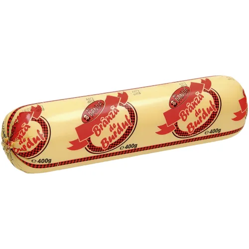 Traditioneller rumänischer Käse Branza de Burduf aus Käsen aus Kuhmilch, Schafmilch und Ziegenmilch, Fettstufe.