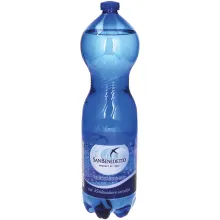 Natürliches Mineralwasser mit Kohlensäur.. Natürliches Mineralwasser mit Kohlensäur..