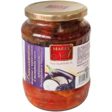 Auberginensalat mit Trockenpflaumen in T.. Auberginensalat mit Trockenpflaumen in T..