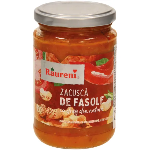 Zacusca de fasole - Zubereitung aus gekochten weißen Bohnen und Gemüse. Sterilisiert.