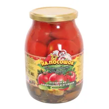 Eingelegte Tomaten und Gurken Eingelegte Tomaten und Gurken