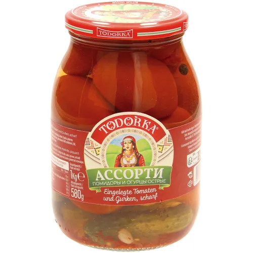 Eingelegte Tomaten und Gurken, scharf