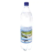 Natürliches Mineralwasser mit Kohlensäur..