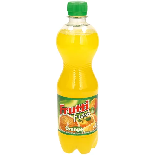 Kohlensaeurehaltiges Erfrischungsgetraenk Orange mit Orangensaft aus Orangensaftkonzentrat