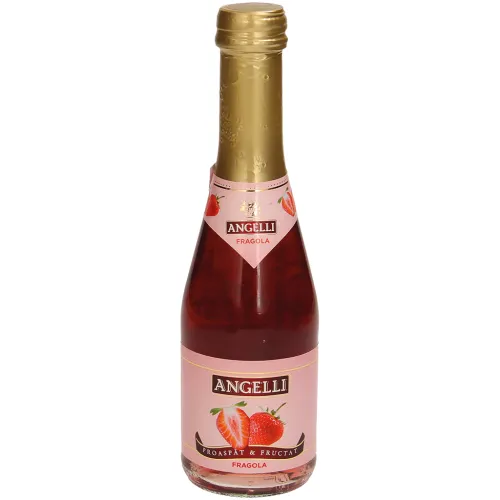 Aromatisierter weinhaltiger Cocktail mit Erdbeerengeschmack