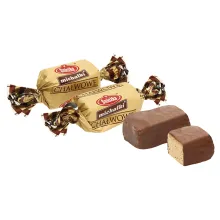 Konfekt mit Erdnüssen, Waffel-Krümeln un.. Konfekt mit Erdnüssen, Waffel-Krümeln un..