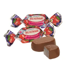 Gelee-Konfekt mit Erdbeer-Sahne-Geschmac..